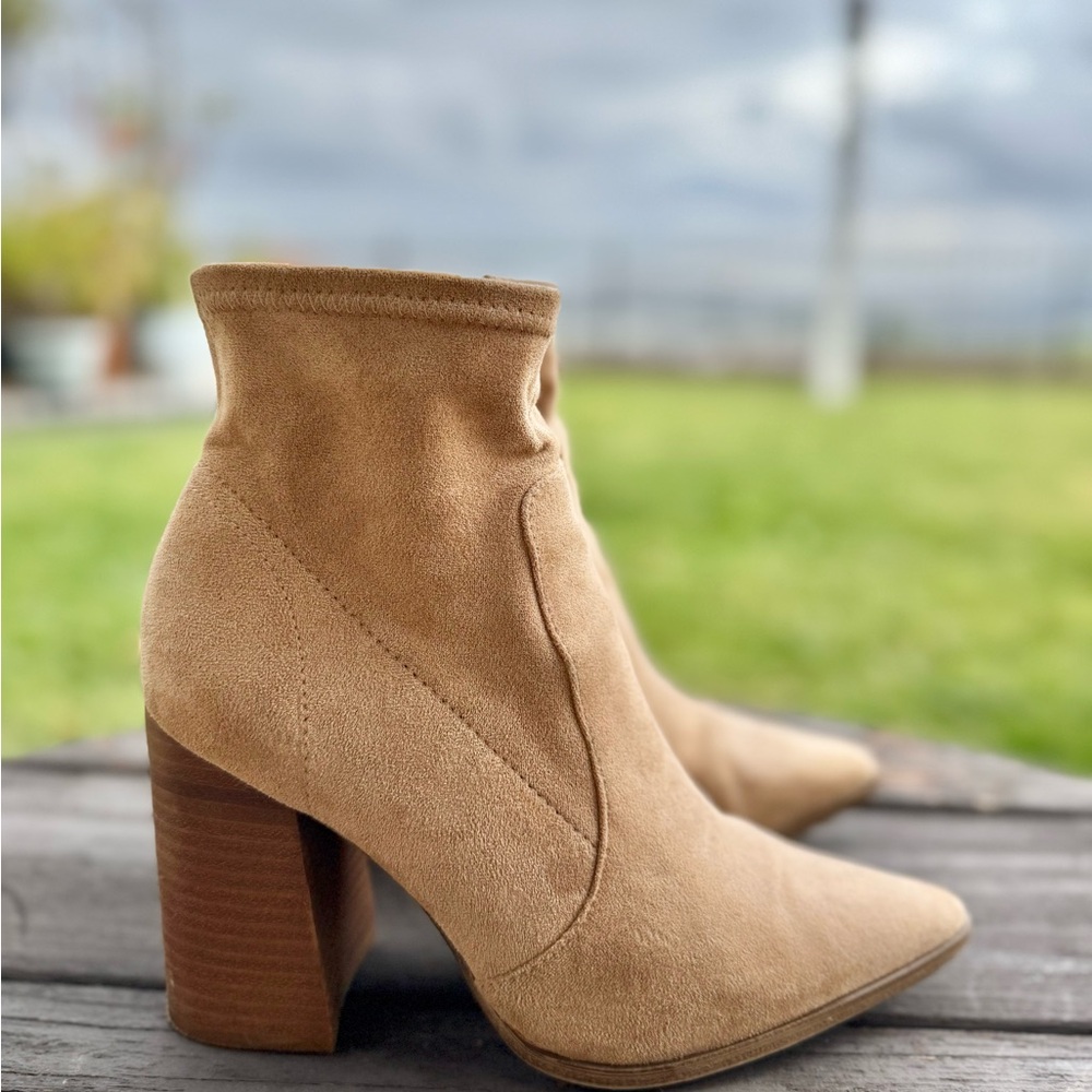Steve Madden Tan Suede Ankle Boots. US Women 8